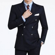 定制西服體現(xiàn)讓你散發(fā)獨特光芒